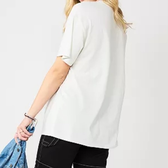 3/$20 Juniors size Large T-shirt - Picture 5 of 7